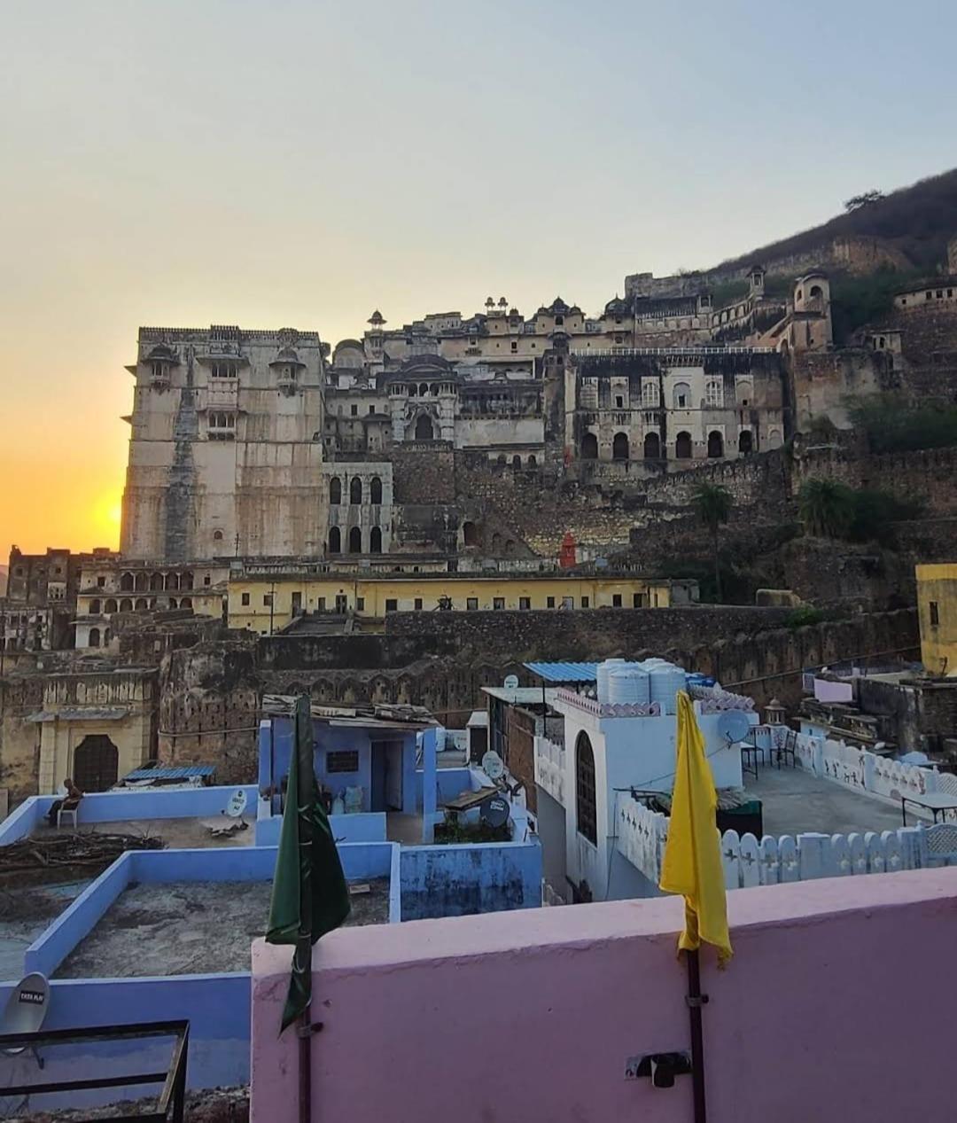 The Palace View Homestay & Restaurant Būndi Екстериор снимка